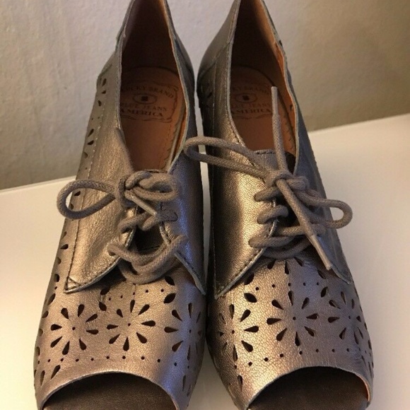 LUCKY BRAND PEEP LEATHER LASER CUT BLOCK HEELS 7.5 - Picture 3 of 6
